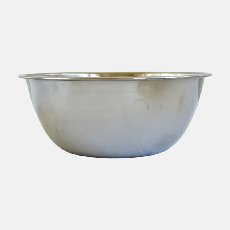 Accessoire culinaire polyvalent et essentiel utilisé dans la cuisine pour diverses tâches.