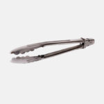 Outils essentiels utilisés pour manipuler et retourner les aliments pendant la cuisson sur un barbecue ou un grill.
