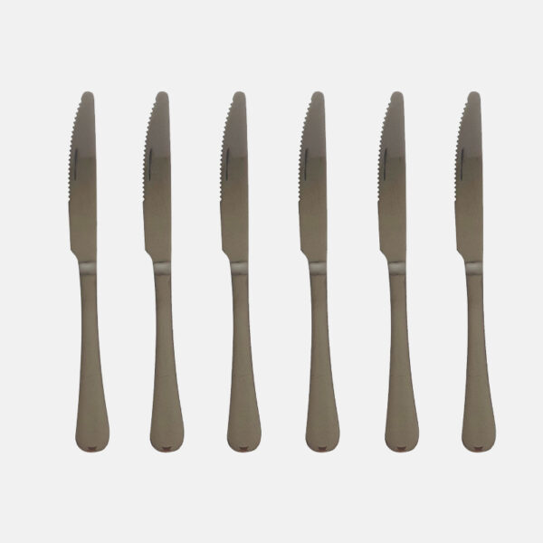 Outil essentiel pour la préparation et la découpe des aliments à la table.