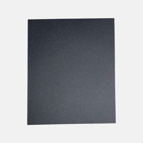 Utilisée pour poncer, lisser, polir ou enlever des matériaux indésirables de diverses surfaces.