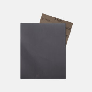 Utilisée pour poncer, lisser, polir ou enlever des matériaux indésirables de diverses surfaces.