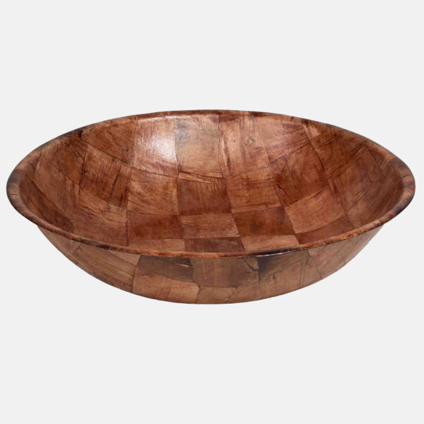 Le saladier en bambou est un récipient naturel et polyvalent utilisé dans la cuisine pour mélanger, servir et présenter une variété de plats.