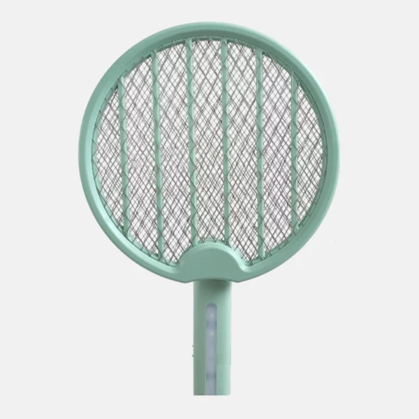 Accessoire ingénieux conçu pour vous débarrasser des moustiques tout en offrant une source de lumière pratique.
