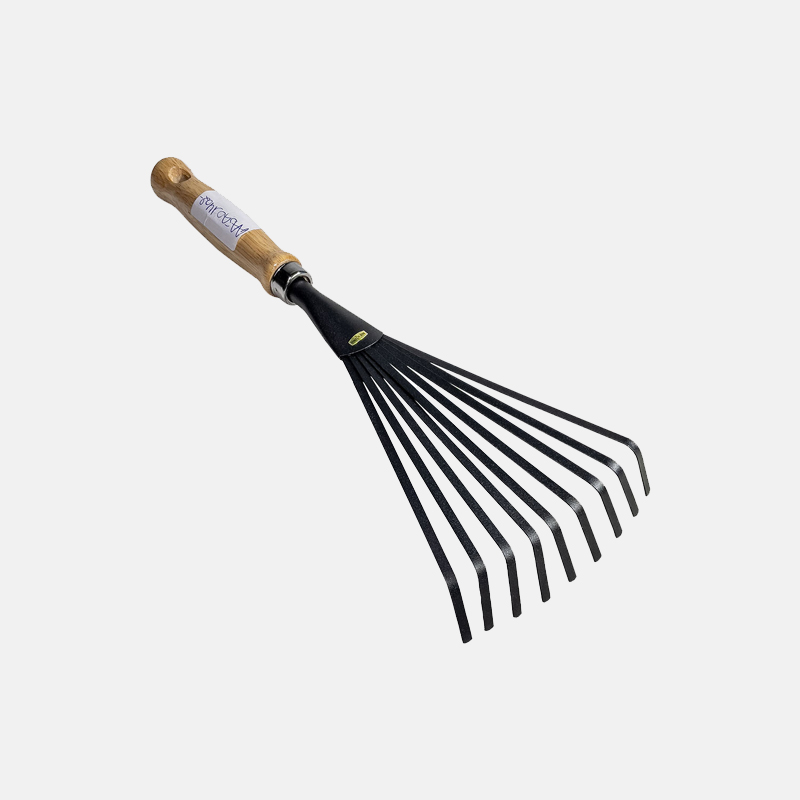 JA01402-Mini-balai-gazon-9dents Conçu pour une variété de tâches de nettoyage et d'entretien en extérieur.