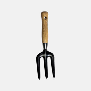 Conçu pour le travail de déchaussement et d'aération du sol dans les espaces restreints de votre jardin.