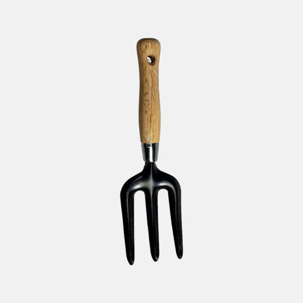 Conçu pour le travail de déchaussement et d'aération du sol dans les espaces restreints de votre jardin.