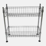 Design industriel et moderne, cette étagère offre une combinaison de rangement ouvert.