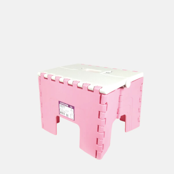 Un tabouret pour enfant , pliable en plastique