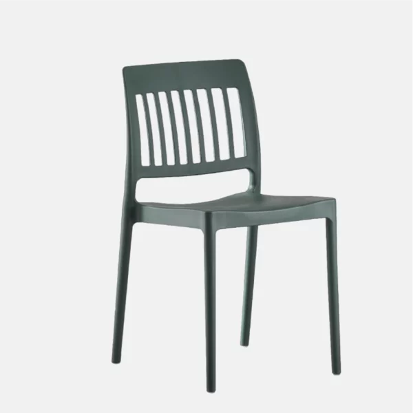 Chaise sans accoudoirs en plastique et de couleur vert