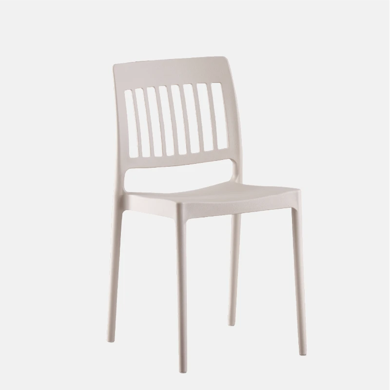 Chaise en plastique esans accoudoirs et de couleur beige