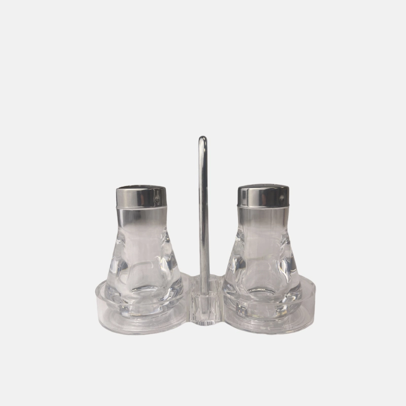 Ce set de salière et de poivrier en verre et en inox idéal pour votre table