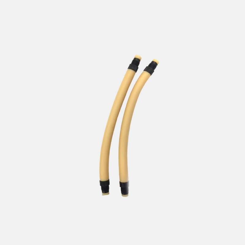 Sandow en latex de couleur beige et de 16 mm de diamètre et 22 cm de long