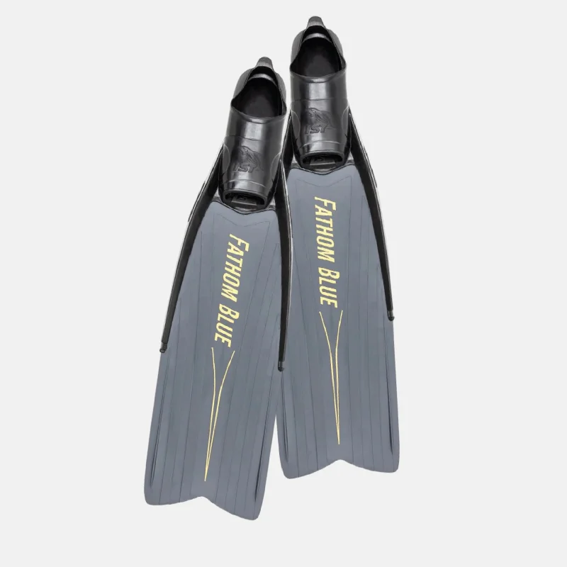 Pairs de palme de la marque IST du modèle FATHOM BLUE de taille large et X-large