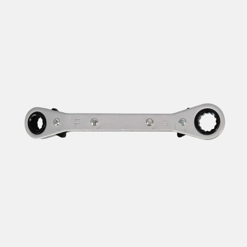 Clé à cliquet à double tête de 11 et 13 mm de diamètre.