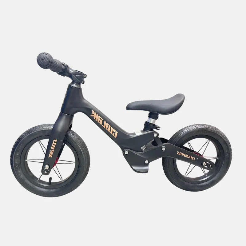Draisienne pour enfant de 12 '' avec un cadre en magnésium ultra léger.