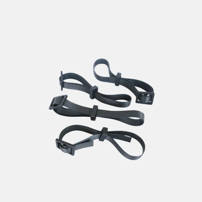 Attache pour plante de couleur noire et de taille 38 cm.