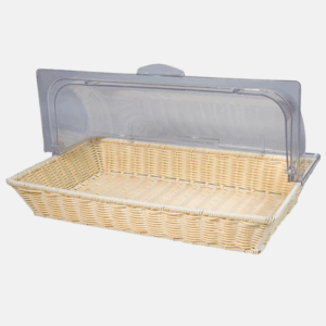 Panier en osier de forme rectangulaire avec un couvercle en plastique.