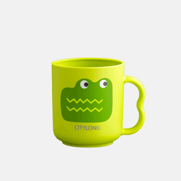 Tasse en plastique pour enfant en plastique avec un dessin de crocodile de capacité de 260 ml.