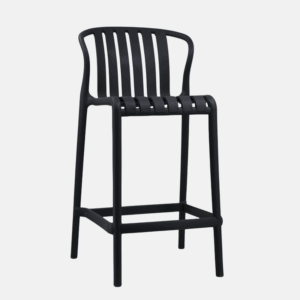 Chaise en polypropylène pour bar et de couleur noir.