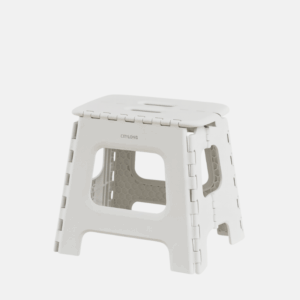 Tabouret en plastique pliable de taille médium.
