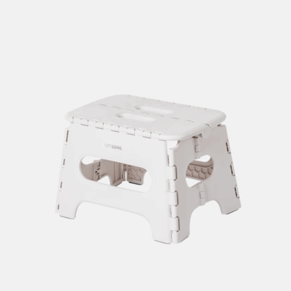 Tabouret en plastique pliable de taille small.