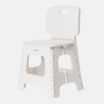Tabouret en plastique pliable avec dossier de taille haute.