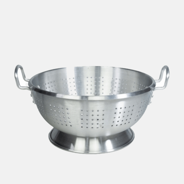 Passoire en alu de 40.6 cm de diamètre et 20 cm de hauteur.