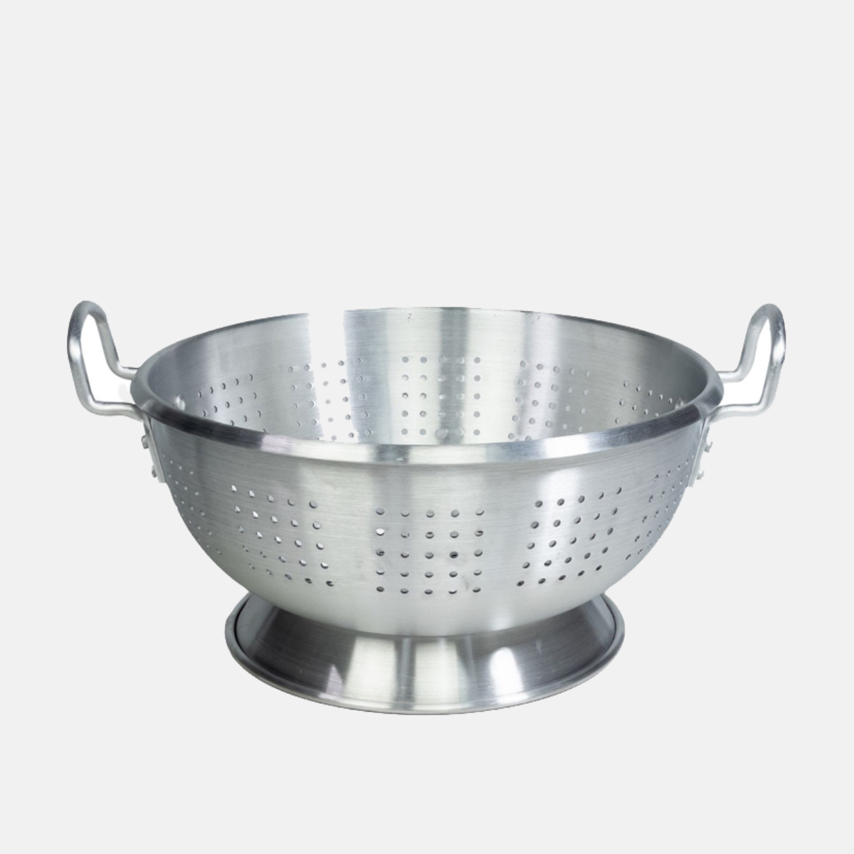 Passoire en alu de 40.6 cm de diamètre et 20 cm de hauteur.