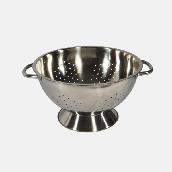 Passoire en inox de 22 cm de diamètre.