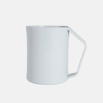 Tasse en plastique bleue.