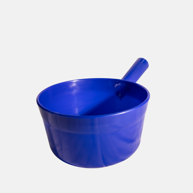 Ecope bleue en plastique de 2.5 L.