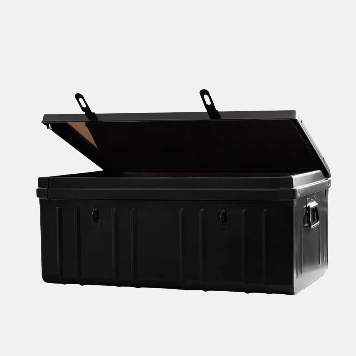 Cantine noire de 175 litres en tôle.