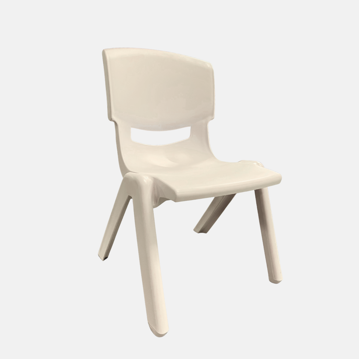 Chaise pour enfant sans accoudoir en plastique - Taille large et de couleur blanc cassé.