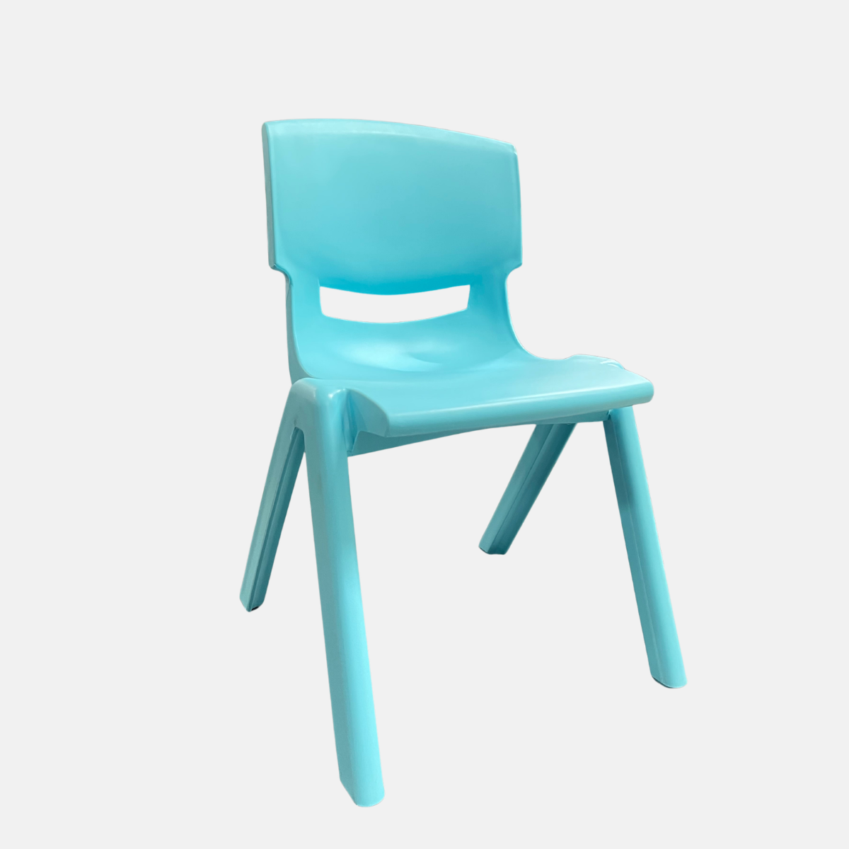 JA01766-chaise-enfant-l36x32x52x28cm-bleu-ciel-01 Chaise pour enfant sans accoudoir en plastique - Taille médium et de couleur bleue.