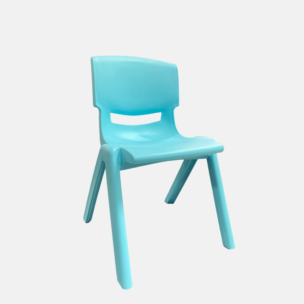 JA02412-chaise-enfant-l35x31x50x26cm-bleu-ciel-01 Chaise pour enfant sans accoudoir en plastique - Taille Small et de couleur bleue.