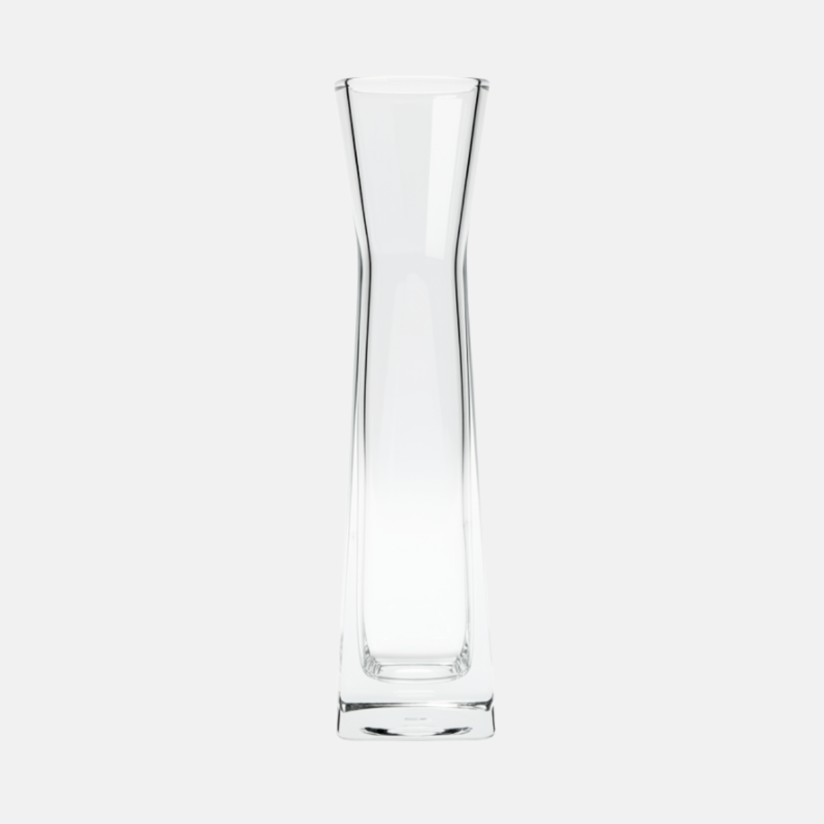 DO01634-vase-en-verre-carre-6x7x40cm Vase en verre de forme carré élancé droit de 6x7x40cm.